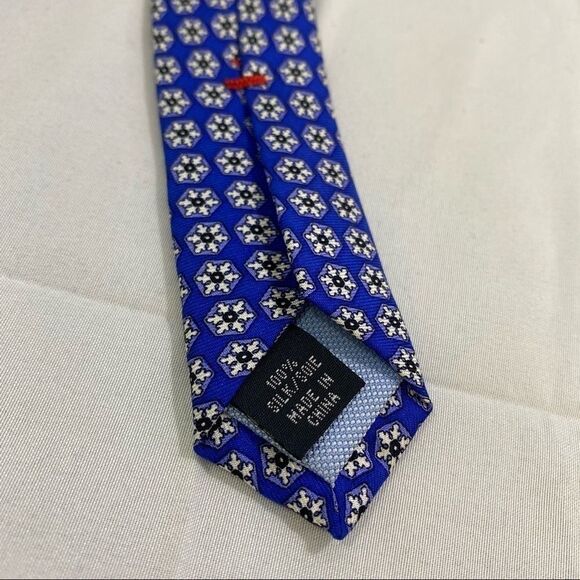 Tommy Hilfiger Blue and White Daisies Neck Tie - Picture 2 of 5